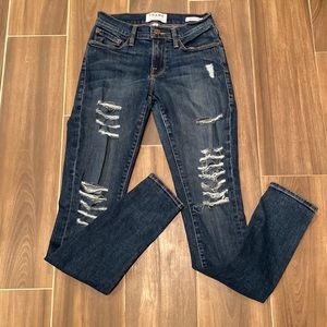Frame Le Skinny de Jeanne Distressed Jeans